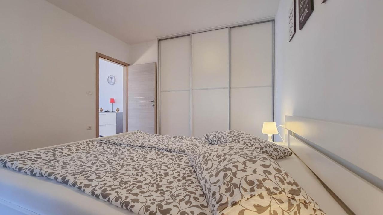 Apartment Dani A2+2 *