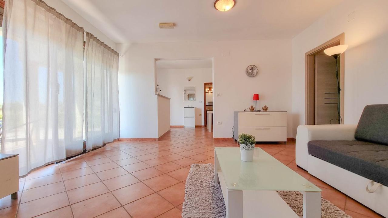 Apartment Dani A2+2 *